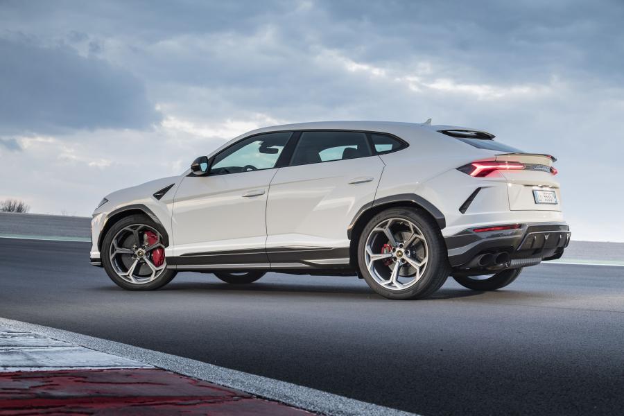  Lamborghini Urus Shiny Black Package 2018 года  (фото 12 из 40)